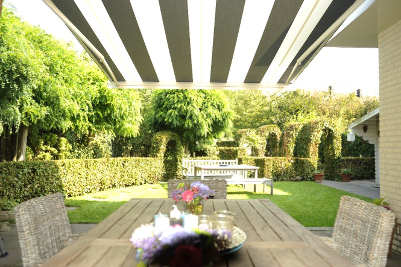 Granaat Knikarmscherm Knikarmscherm Granaat - Germa Zonwering