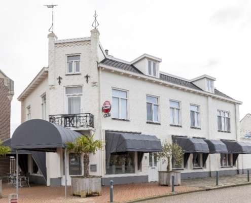 Baldakijn en petmodel markiezen Baldakijn met petmodel markiezen