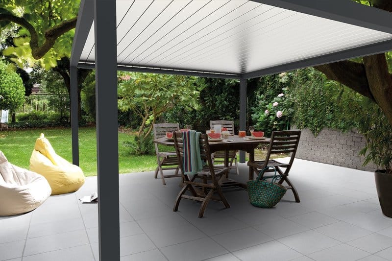 terrasoverkapping met kantelbare lamellen in Boxtel aluminium overkapping in Boxtel