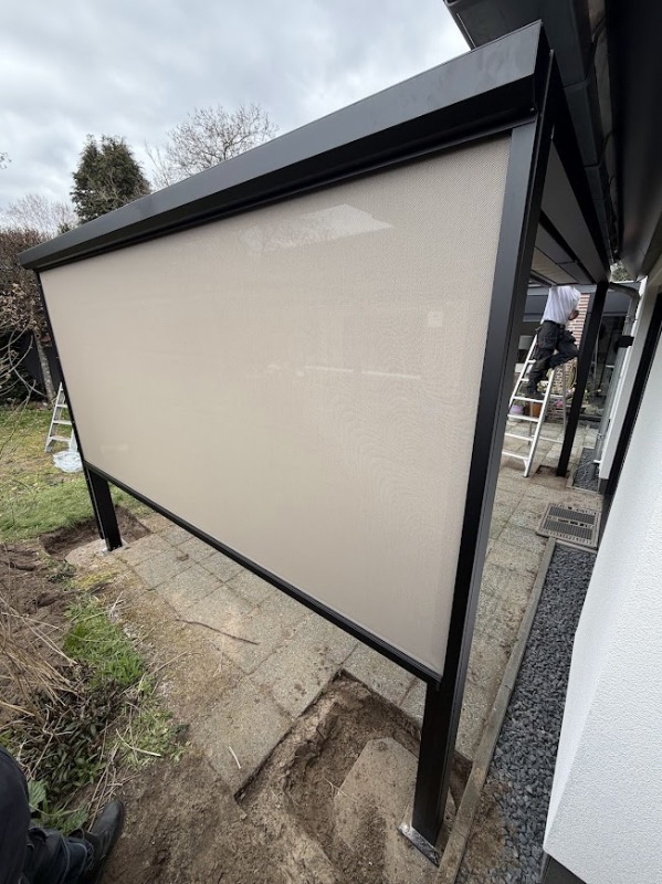 screens bevestigd aan overkapping in Vught screens bevestigd aan overkapping in Vught