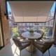 Zonnescherm appartement met straatbeeld door Germa Zonwering